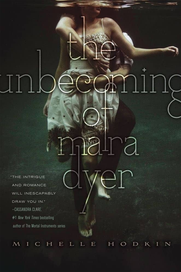 The Unbecoming of Mara Dyer (The Mara Dyer 1)